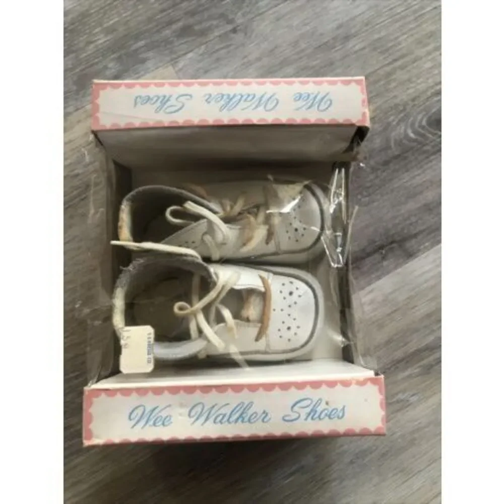 VINTAGE LEATHER WEE WALKERS BABY SHOES 1950's